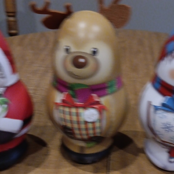 Festive Holiday Figurines Set - Picture 4 of 7